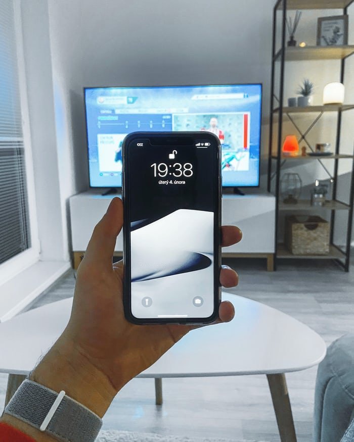 Screen mirror iPhone to Samsung TV