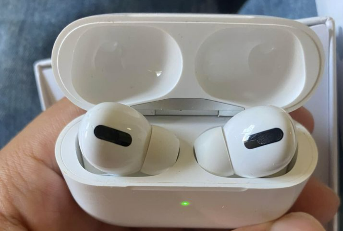 AirPods cutting out